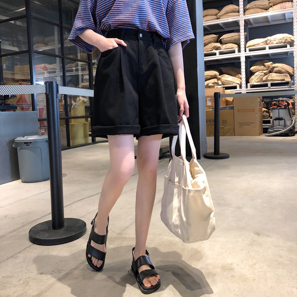 Καθημερινά σορτς παντελόνια σε ροζ, μαύρο και άσπρο χρώμα