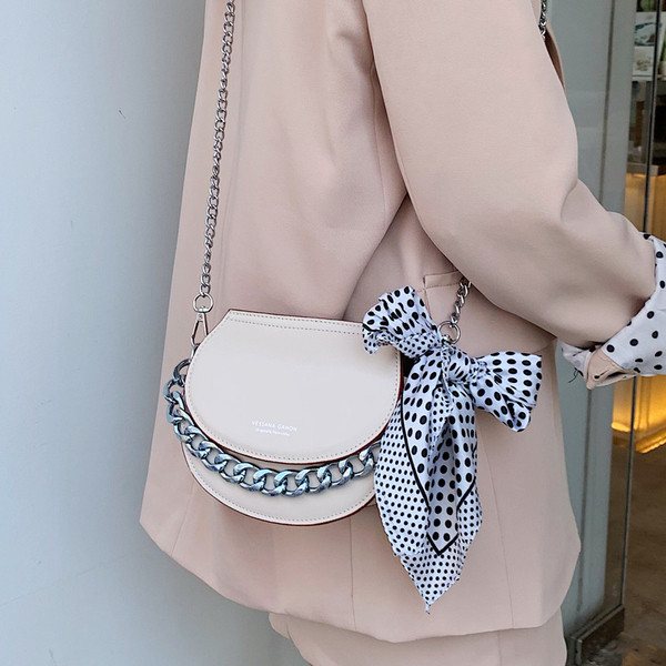 Κομψή έκο δερμάτινη τσάντα  σε πέντε χρώματα με κοντή και μεγάλη μεταλλική λαβή