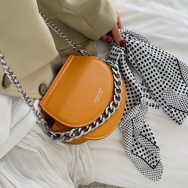 Κομψή έκο δερμάτινη τσάντα  σε πέντε χρώματα με κοντή και μεγάλη μεταλλική λαβή