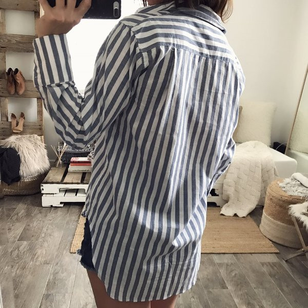 Modern női csíkos ing gombokkal