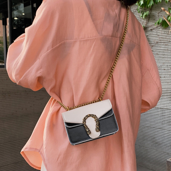 Geanta de dama eleganta in patru culori din piele ecologica cu decor metalic 3D si lant metalic lung