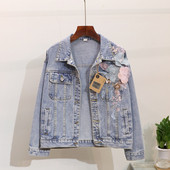 Μοντέρνο γυναικείο τζιν μπουφάν με τρισδιάστατα λουλούδια