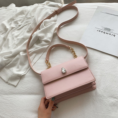 Stílusos női táska négy színű öko bőrből, díszítéssel, rövid és hosszú füllel