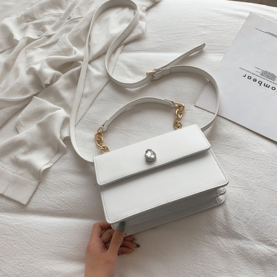 Stílusos női táska négy színű öko bőrből, díszítéssel, rövid és hosszú füllel