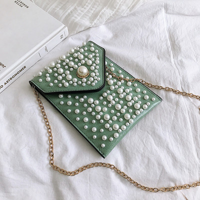 Μοντέρνα γυναικεία  τσάντα  με πέρλες  και μεταλλική αλυσίδα σε τέσσερα χρώματα οικολογικό δέρμα