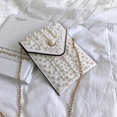 Μοντέρνα γυναικεία  τσάντα  με πέρλες  και μεταλλική αλυσίδα σε τέσσερα χρώματα οικολογικό δέρμα