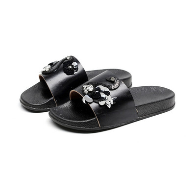 Μοντέρα γυναικείες παντόφλες με τρισδιάστατη διακόσμηση