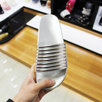 Csillogó hatású alkalmi női papucs többféle színben