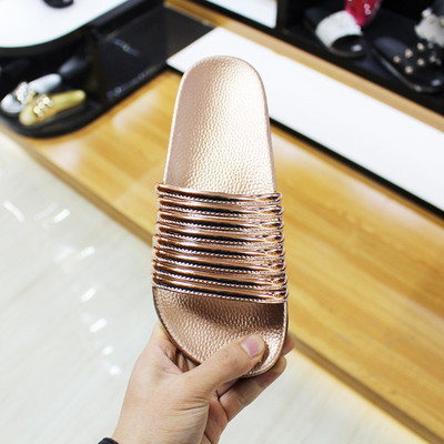 Csillogó hatású alkalmi női papucs többféle színben