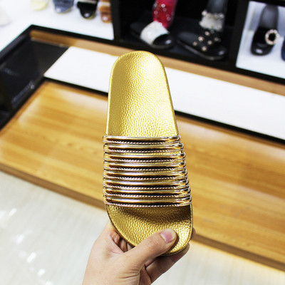 Csillogó hatású alkalmi női papucs többféle színben