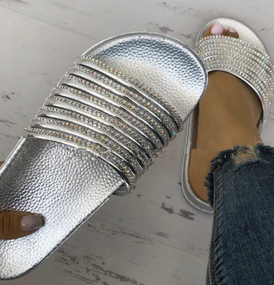 Csillogó hatású alkalmi női papucs többféle színben