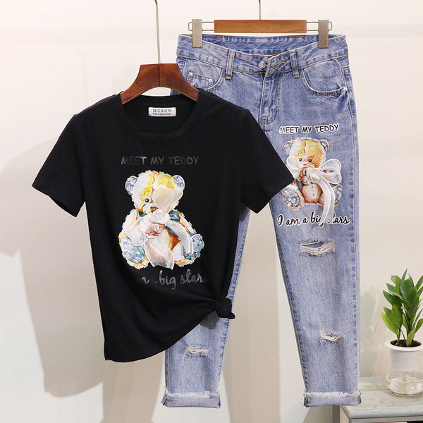 Női szett pólóval és farmerrel, rátéttel és szakadt motívumokkal