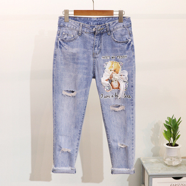 Női szett pólóval és farmerrel, rátéttel és szakadt motívumokkal