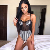 Csíkos női fürdőruha átlátszó részekkel, fekete-fehér színben