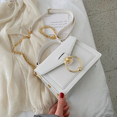 Κομψή γυναικεία έκο δερμάτινη τσάντα σε τρία χρώματα με 3D μεταλλική διακόσμηση και μακρύ και κοντή λαβή