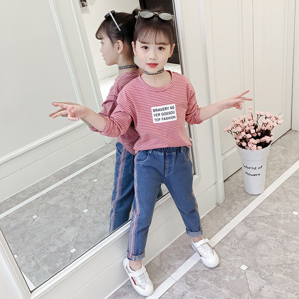 Modern gyerekblúz három színben, feliratokkal