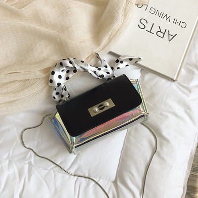 Stílusos női táska irizáló színekben, fém rögzítéssel, rövid és hosszú fülekkel