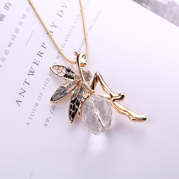 Μοντέρνο γυναικείο κολιέ σε χρυσό χρώμα