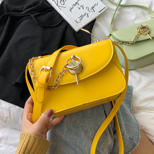 Geanta de dama moderna din piele ecologica in patru culori cu elemente metalice 3D si maner lung