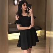 Rochie elegantă de damă cu umerii căzuți în negru