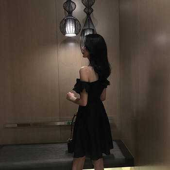 Rochie elegantă de damă cu umerii căzuți în negru