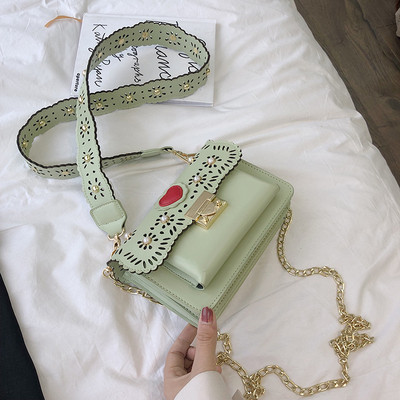 Μοντέρνα γυναικεία έκο  δερμάτινη τσάντα σε τέσσερα χρώματα με 3D διακόσμηση και μαργαριτάρια με μεταλλική στερέωση και μακρά αλ