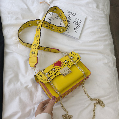 Μοντέρνα γυναικεία έκο  δερμάτινη τσάντα σε τέσσερα χρώματα με 3D διακόσμηση και μαργαριτάρια με μεταλλική στερέωση και μακρά αλ