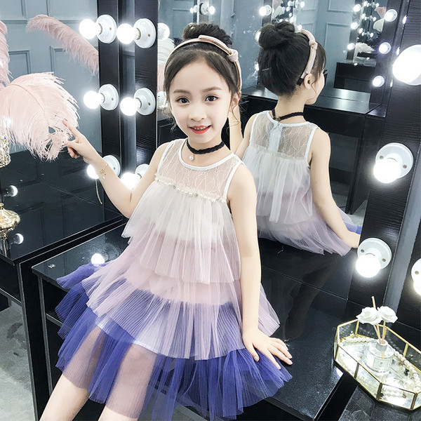 Stílusos gyerekruha két színben O-nyakú és tüllel