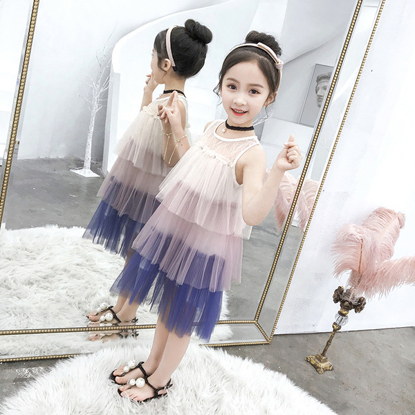 Stílusos gyerekruha két színben O-nyakú és tüllel