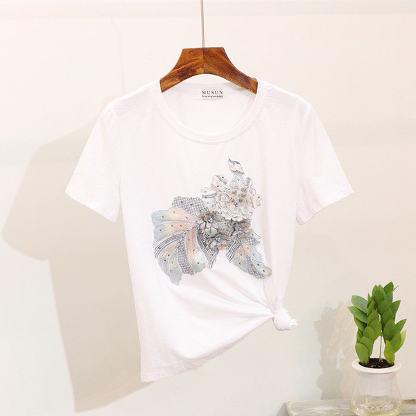 Modern női póló három színben hímzéssel