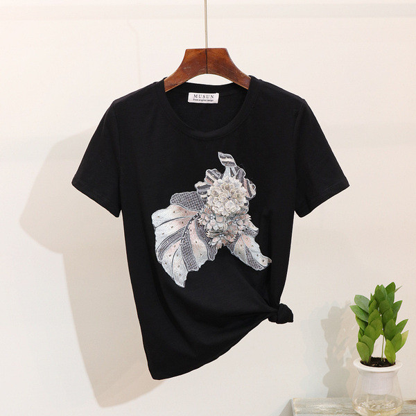 Modern női póló három színben hímzéssel