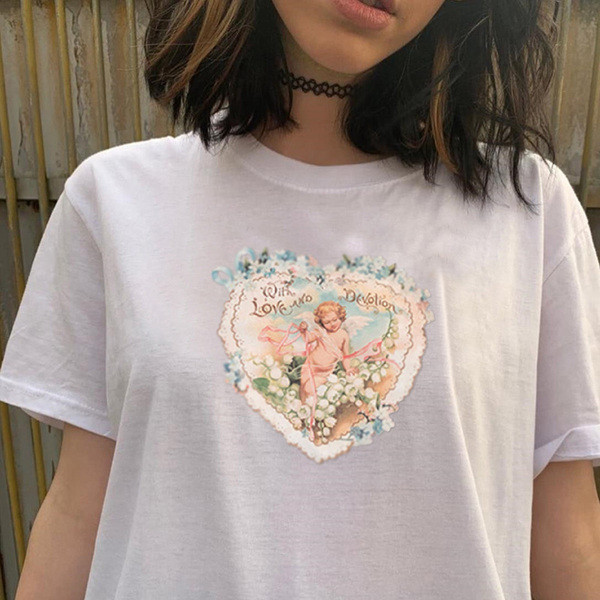 Női alkalmi póló színes nyomattal, fekete-fehérben