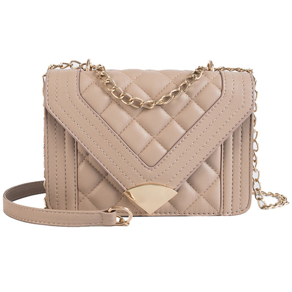 Geanta de dama moderna din piele ecologica in cinci culori cu elemente metalice si lant metalic lung