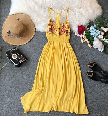 Καθημερινό γυναικείο φόρεμα  με λεπτές λουρίδες και κεντήματα σε διάφορα χρώματα