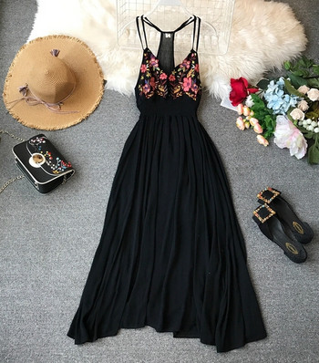 Καθημερινό γυναικείο φόρεμα  με λεπτές λουρίδες και κεντήματα σε διάφορα χρώματα