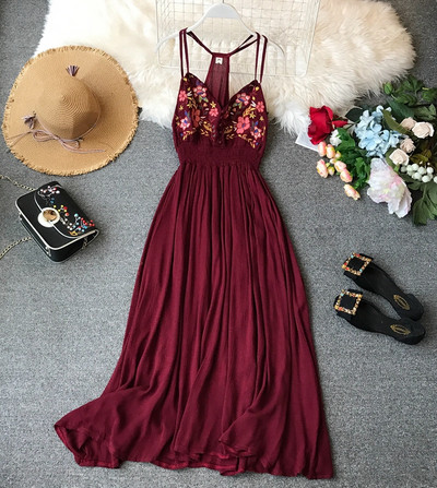 Καθημερινό γυναικείο φόρεμα  με λεπτές λουρίδες και κεντήματα σε διάφορα χρώματα