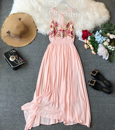 Καθημερινό γυναικείο φόρεμα  με λεπτές λουρίδες και κεντήματα σε διάφορα χρώματα