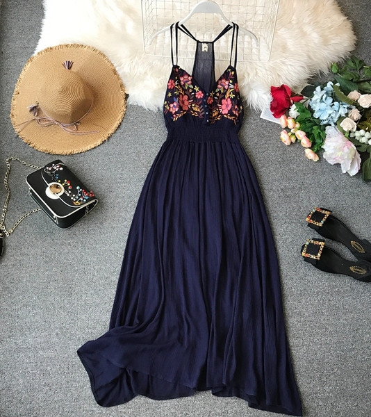 Καθημερινό γυναικείο φόρεμα  με λεπτές λουρίδες και κεντήματα σε διάφορα χρώματα