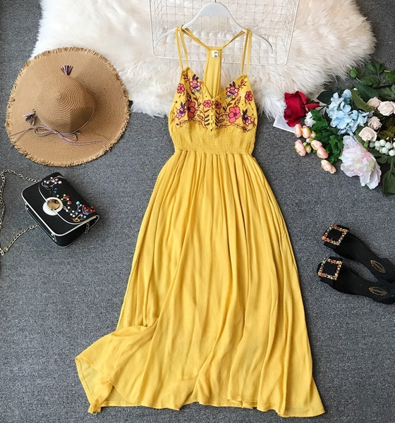 Καθημερινό γυναικείο φόρεμα  με λεπτές λουρίδες και κεντήματα σε διάφορα χρώματα