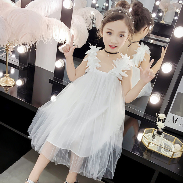 Stílusos gyerekruha három színben, tüllel és pántokkal