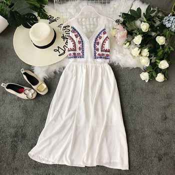 Hétköznapi női ruha V-nyakkal és több színben hímzéssel