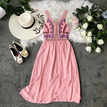 Hétköznapi női ruha V-nyakkal és több színben hímzéssel