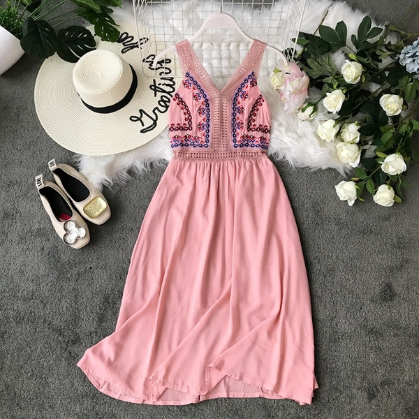 Hétköznapi női ruha V-nyakkal és több színben hímzéssel