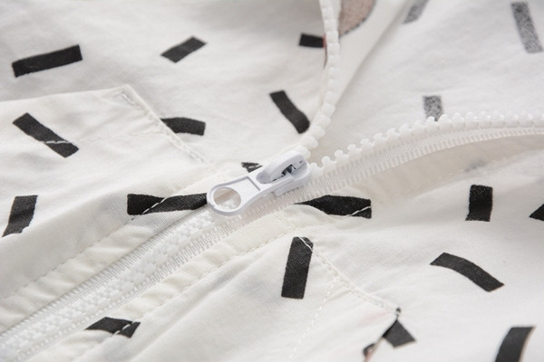 Fehér színű babakabát lányoknak