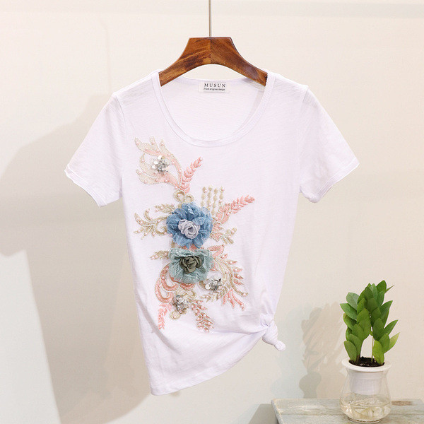 Дамски модерен комплект от две части с 3D-елемент и декоративни перли 