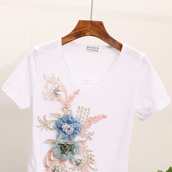 Дамски модерен комплект от две части с 3D-елемент и декоративни перли 