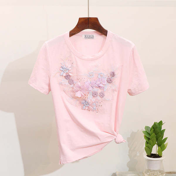 Γυναικεία μπλούζα με κέντημα και τρισδιάστατο στοιχείο