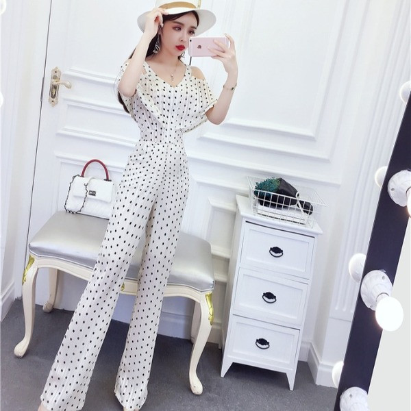 Modern hosszú női jumpsuit csupasz váll