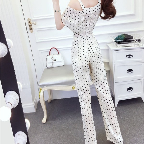 Modern hosszú női jumpsuit csupasz váll