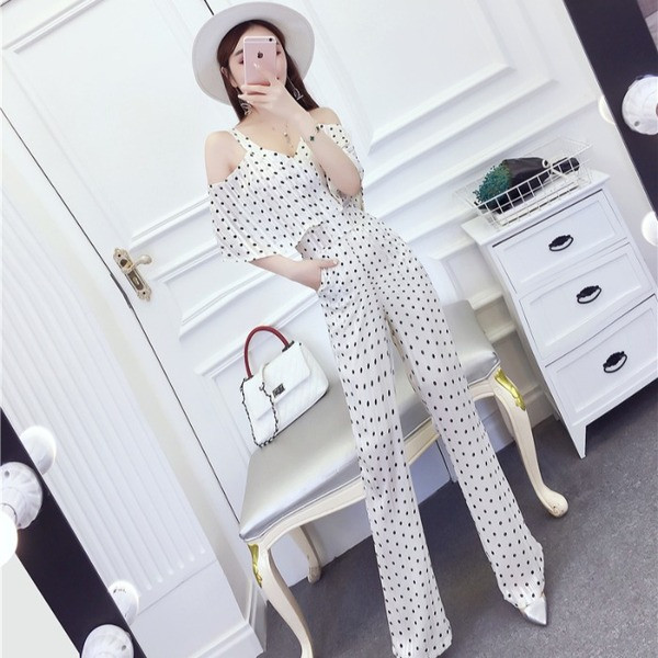 Modern hosszú női jumpsuit csupasz váll